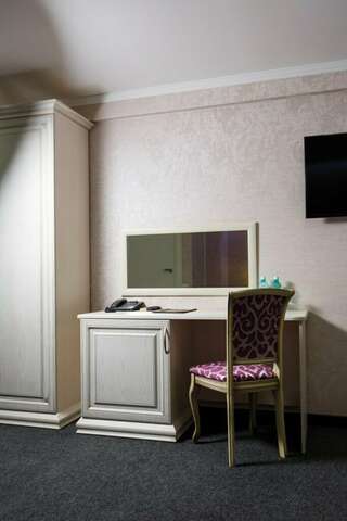 Гостиница Армавир Армавир Улучшенный номер с кроватью размера «king-size»-11