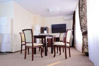 Гостиница Армавир Армавир Номер Делюкс с кроватью размера «king-size»-3