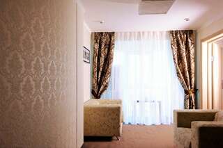 Гостиница Армавир Армавир Улучшенный номер с кроватью размера «king-size»-1