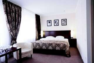 Гостиница Армавир Армавир Улучшенный номер с кроватью размера «king-size»-1