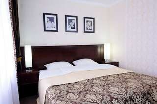 Гостиница Армавир Армавир Улучшенный номер с кроватью размера «king-size»-2